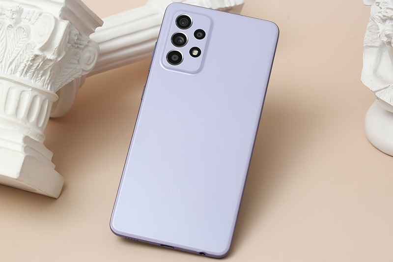 Thiết kế Samsung Galaxy A52 với mặt lưng phẳng